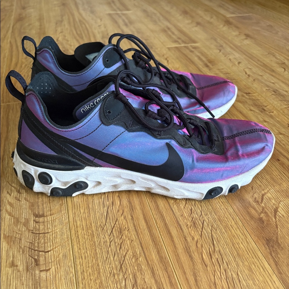 Like new Mens Nike react tennis shoes